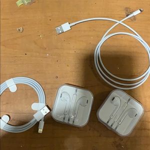 2 pairs apple iphone 6 headphones 2 new chargers